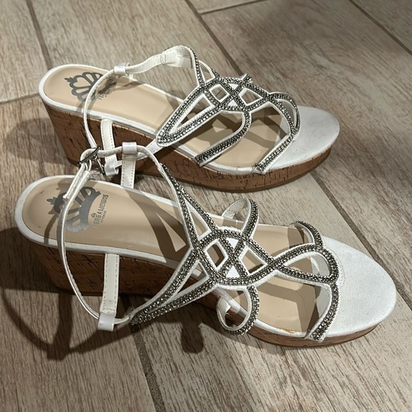 NWOT fergalicious wedges size 8M - Picture 1 of 4